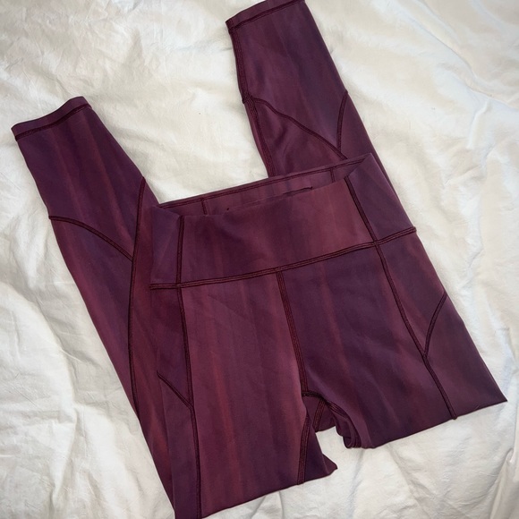 Lululemon In Movement Tight 25" *Everlux in Linear Spray Dye Garnet Size 4 $108 - Picture 5 of 11
